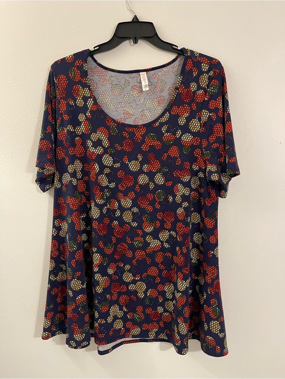 LuLaRoe Navy Short Sleeve Scoop Neck Top with Red & Cream Floral Print